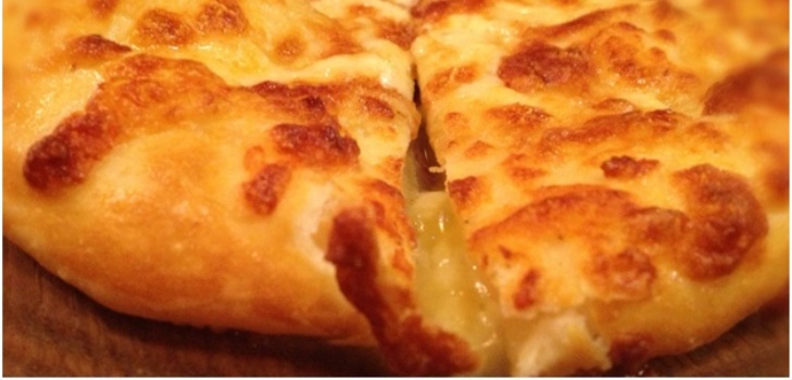 törött khachapuri