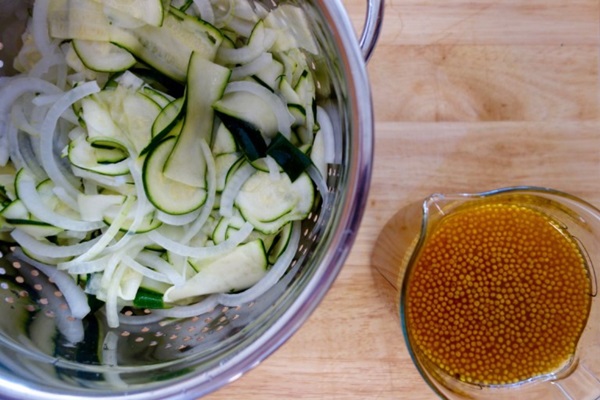 Fűszeres cukkini koreai - a legszebb recept télre