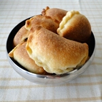 Hogyan kell sütni a pite-t egy mikrohullámú sütőben?
