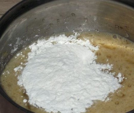 Hogyan készítsünk krémet a kapszula: puding, sajt és tejszín sűrített tej, egy recept egy fénykép