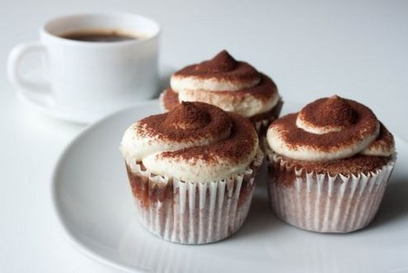 Hogyan készítsünk krémet a kapszula: puding, sajt és tejszín sűrített tej, egy recept egy fénykép