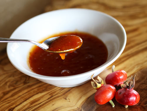 Hogyan készítsünk el egy desszertet egy dogrose-ról a télen: a recept ötperces snack-re