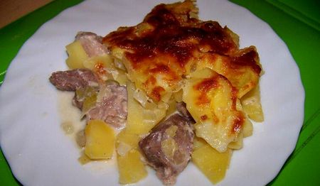 Burgonya hússal a sütőben: hogyan főzni finom? Burgonya hússal a sütőben: hogyan főzni finom?