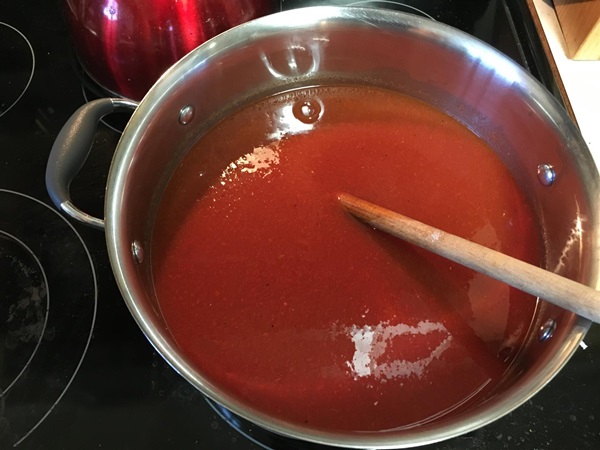 Ketchup saját kézből paradicsomból: lépésről-lépésre receptek a betakarításhoz a télen