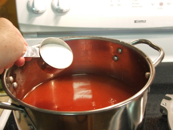 Ketchup saját kézből paradicsomból: lépésről-lépésre receptek a betakarításhoz a télen