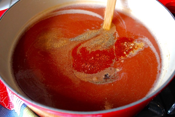 Ketchup saját kézből paradicsomból: lépésről-lépésre receptek a betakarításhoz a télen