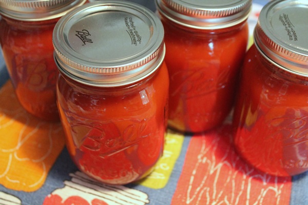 Ketchup saját kézből paradicsomból: lépésről-lépésre receptek a betakarításhoz a télen