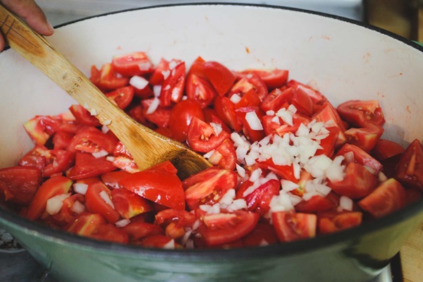 Ketchup saját kézből paradicsomból: lépésről-lépésre receptek a betakarításhoz a télen