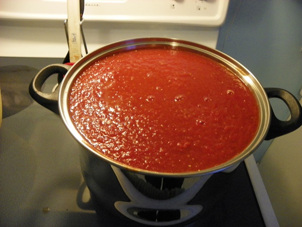 Ketchup saját kézből paradicsomból: lépésről-lépésre receptek a betakarításhoz a télen