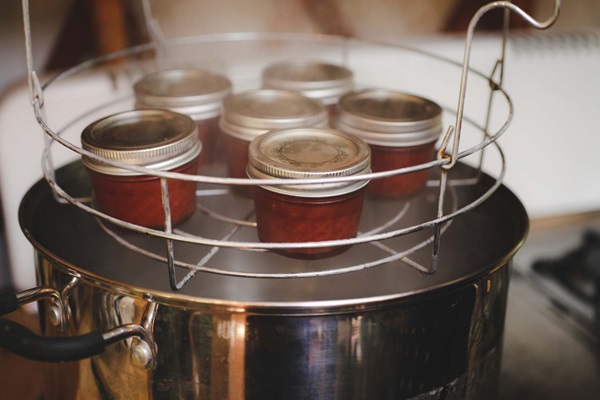 Ketchup saját kézből paradicsomból: lépésről-lépésre receptek a betakarításhoz a télen