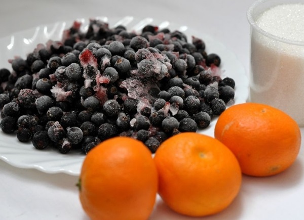 Komárom az aratóval ashberry-ből