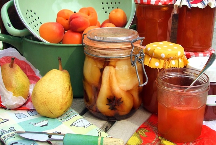 Konzervek körte a szirupban a télen - fotó recept, hogyan kell főzni