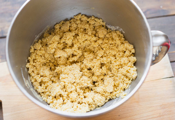 Egyszerű recept a szilveszteri süteményekhez fűszerekkel