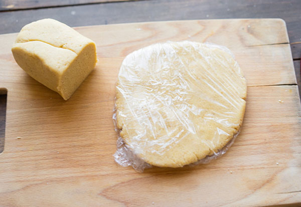 Egyszerű recept a szilveszteri süteményekhez fűszerekkel
