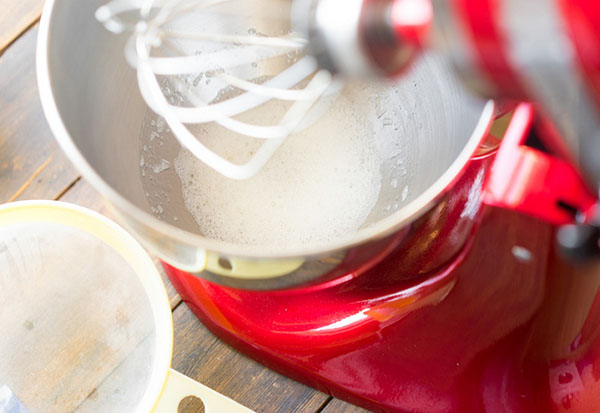 Egyszerű recept a szilveszteri süteményekhez fűszerekkel