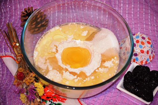 Step-by-step recept a szilvafélékhez készült muffinokhoz