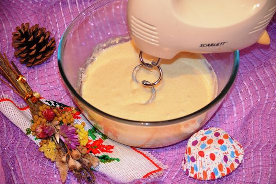 Step-by-step recept a szilvafélékhez készült muffinokhoz