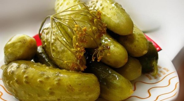 Uborka hidegen, nylon és fém alatt. Szedjük az uborka hideg módja a télen: mustárral, vodkával, ecettel szabad