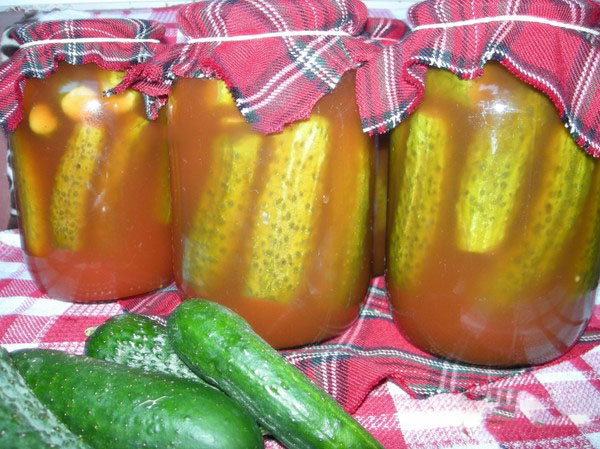 Transzfer ketchuptal télen - sterilizálás nélkül, dobozokban. Téli éles és ropogós uborka betakarítása ketchup chili-vel Transzfer ketchuptal télen - sterilizálás nélkül, dobozokban. Téli éles és ropogós uborka betakarítása ketchup chili-vel