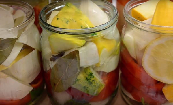 Patissons a tél, finom receptek üres "Fingers nyalás" a tégelyek - pácolt, sózott, sterilizálás nélkül