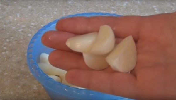 Paradicsom fokhagymával télen, receptek. A télen fokhagymával készült paradicsom betakarítása: a gyors főzés receptje sterilizálás nélkül, fürdés nélkül sózva