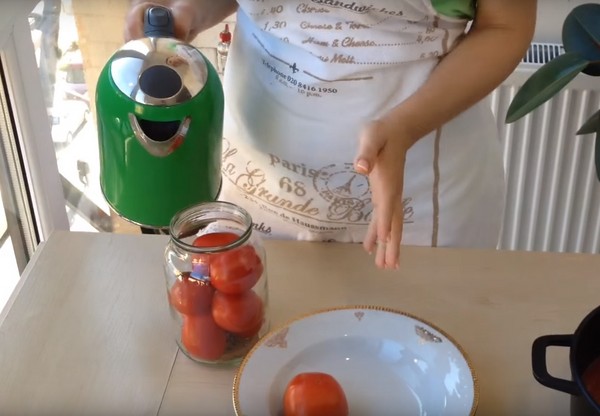 Paradicsom a saját gyümölcsléjében télen, receptek fotókkal