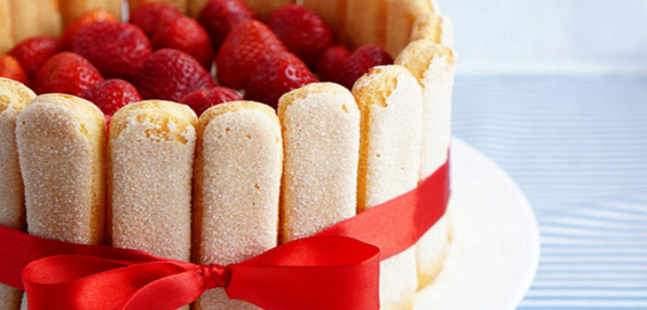 Ünnepi recept az eper tiramisu számára gyönyörű hölgyeknek