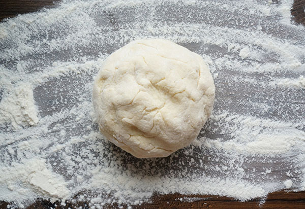 Egy egyszerű recept a reggelihez: túrós sajt színes mázzal
