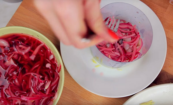 Recept heringre a szőrme alatt az újév otthon - klasszikus, tekercs, alma lépésről lépésre