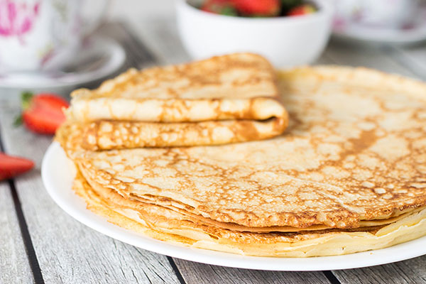 A Pancake Day 2017-es palacsinta eredeti receptjei lépésről lépésre a képen: tejjel, kefiren, élesztőn, minden ízléssel