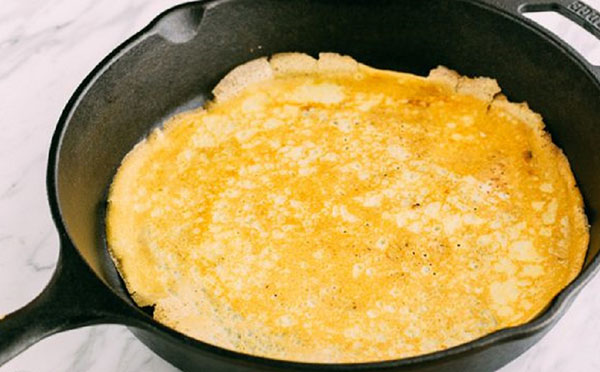 A Pancake Day 2017-es palacsinta eredeti receptjei lépésről lépésre a képen: tejjel, kefiren, élesztőn, minden ízléssel