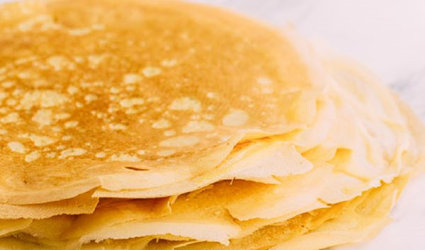 A Pancake Day 2017-es palacsinta eredeti receptjei lépésről lépésre a képen: tejjel, kefiren, élesztőn, minden ízléssel