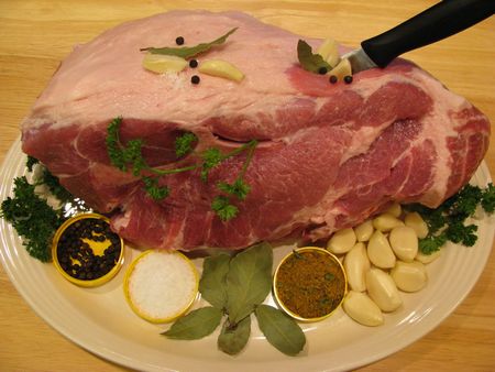 Sertés a sütőben: egy sokoldalú edény