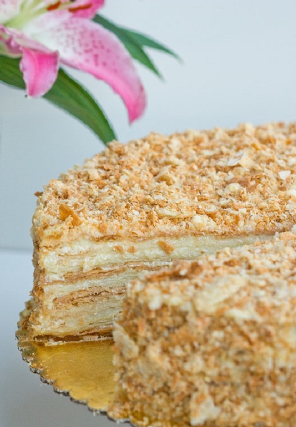 Cake "Napoleon", receptek otthoni fotóval: klasszikus (szovjet), puding, sűrített tej, töltött sütemény