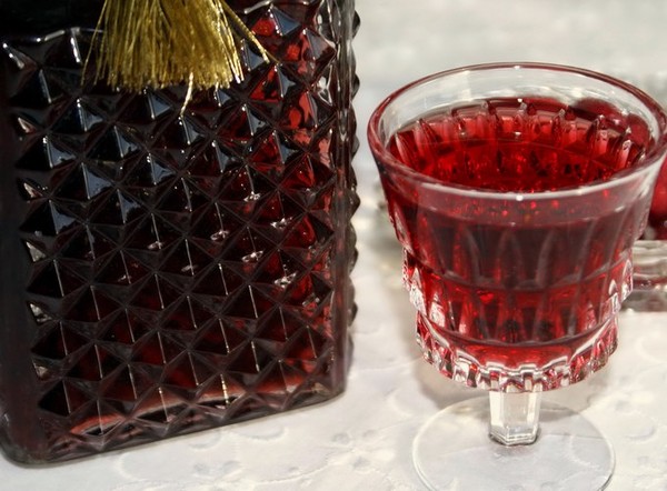 A málna otthonról származó bor - egyszerű receptek