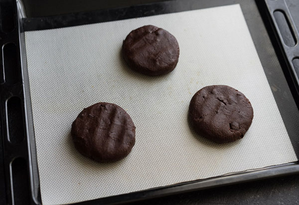 Egy finom recept: nagy csokoládé-sütemény fűszerekkel