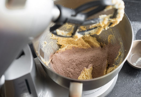 Egy finom recept: nagy csokoládé-sütemény fűszerekkel