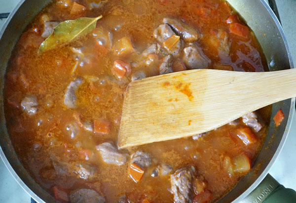 Ízletes recept: olasz stílusú hús pörkölt