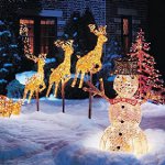 Újévi homlokzatok: ötletek, hogyan kell díszíteni egy házat a nyaraláshoz