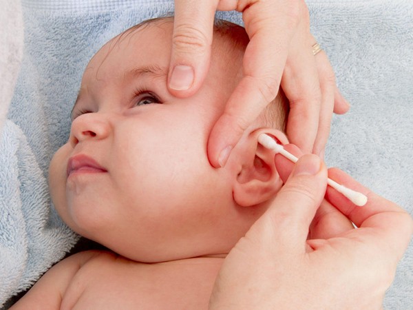 Hogyan kell tisztítani a füleket hidrogén-peroxiddal?