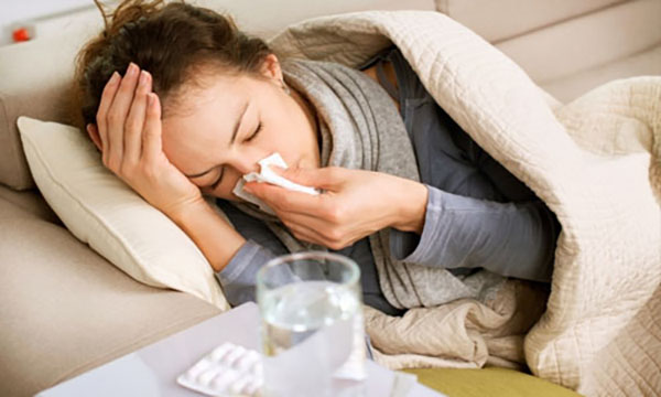 Az influenza és a SARS kezelése felnőttek otthonában: olcsó gyógyszerek és népi gyógymódok. Doktor Komarovszkij tanácsát, hogyan kell kezelni az influenza gyermekeknél